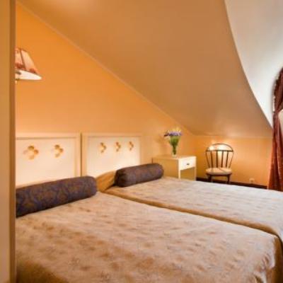 Meriton Old Town Hotel Image