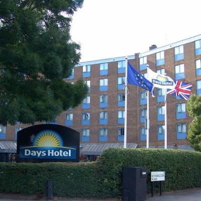 Days Hotel Waterloo