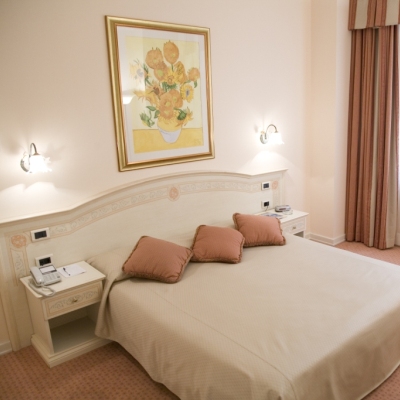 Golden Tulip Yerevan Image