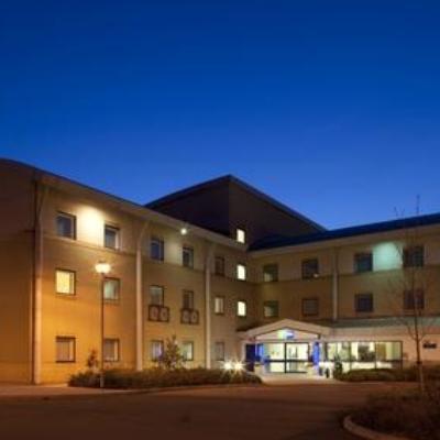 Holiday Inn Express Cardiff Airport