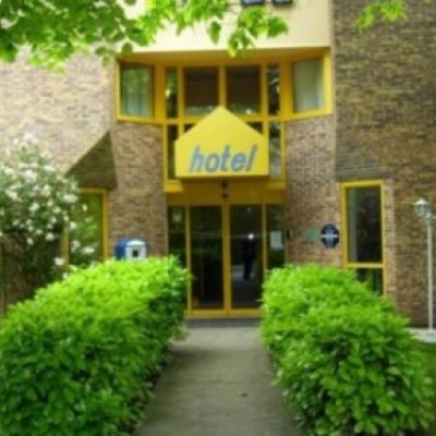 Balladins Torcy (20km from Paris)
