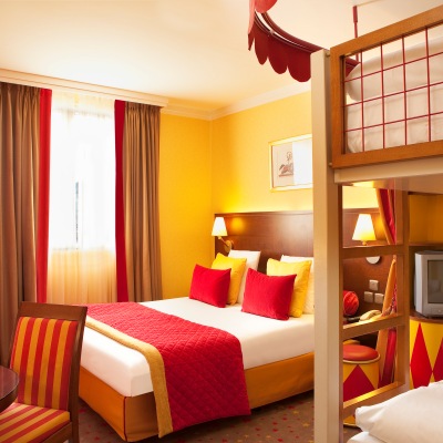 Magic Circus Hotel At Disneyland (Family Room) Image