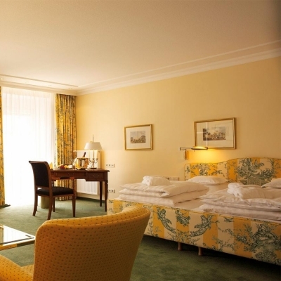 Bayerischer Hof Image